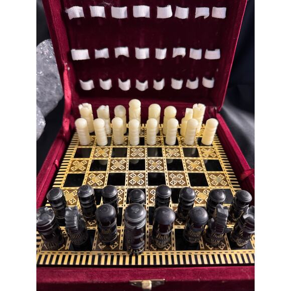 Hand Crafted Vintage Mother of Pearl Inlaid Quartz Pieces Chess Set - Picture 5 of 10